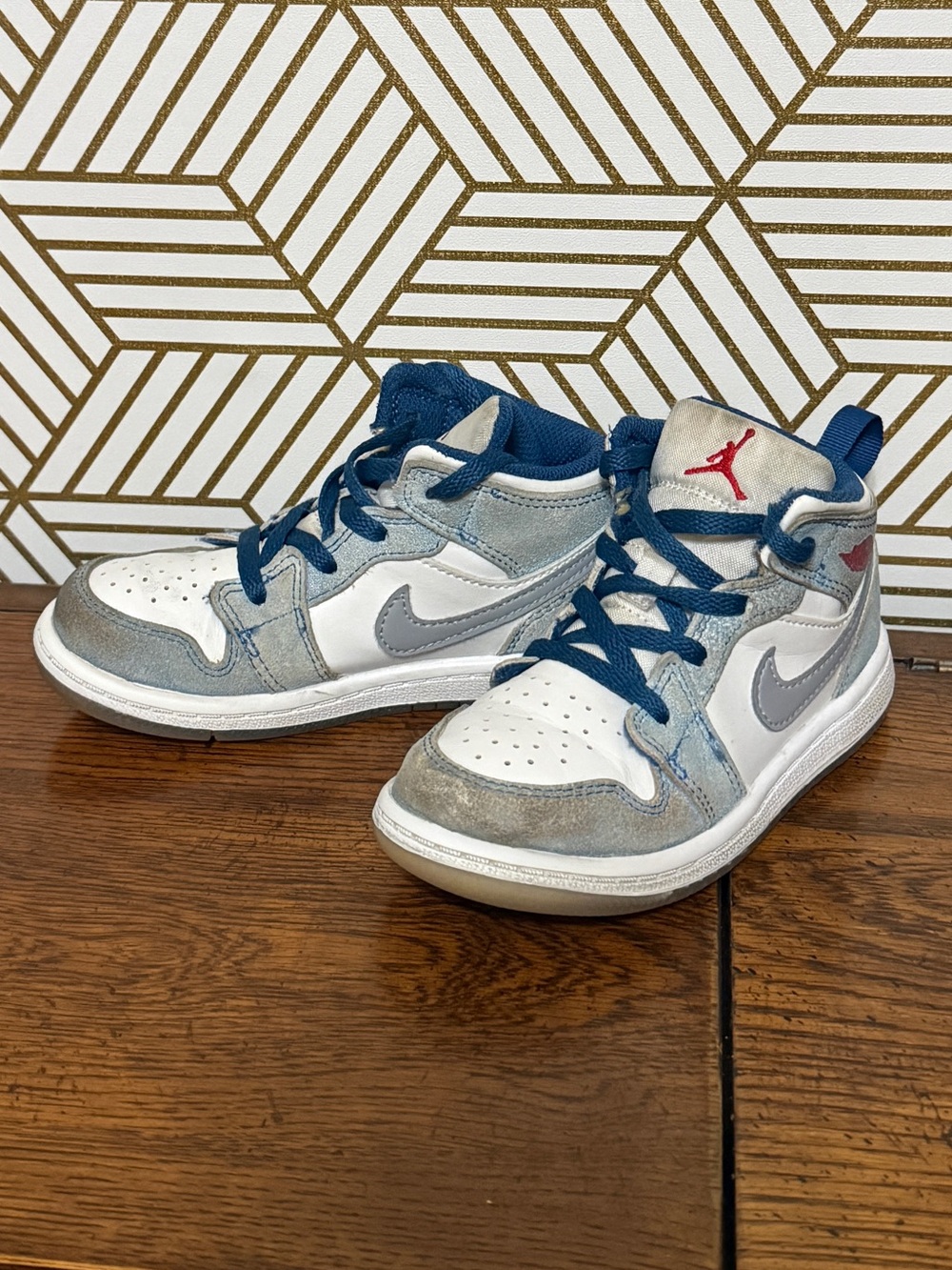 Air Jordan 1 Mid Kids Sneakers